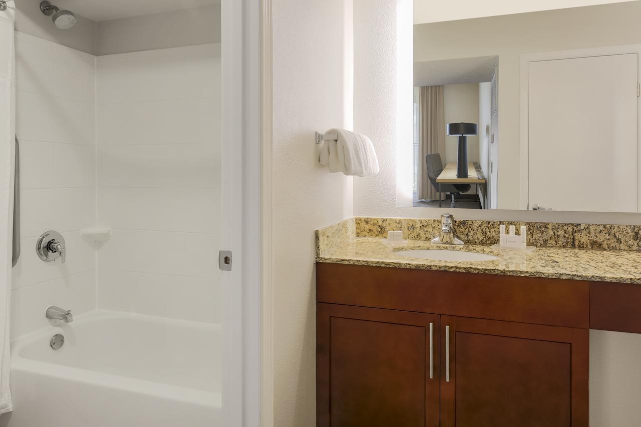 Residence Inn St. Petersburg クリアウォーター エクステリア 写真